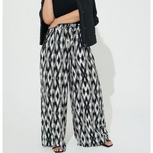 Torrid Size 3 Pull-on Wide Leg Stretch Pants NWT